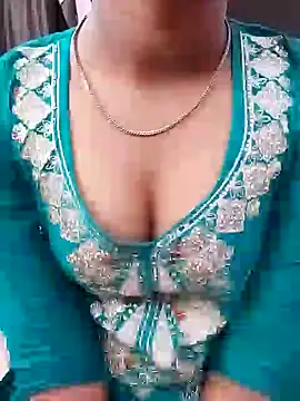 Snapshot of pari_rani7 chatting on April 5, 3:58 am pari rani7 online show from April 5, 3:58 am