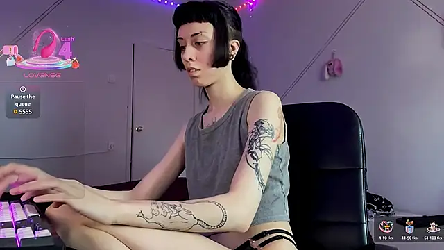 Snapshot of hello_veronica chatting on September 24, 11:02 am hello veronica online show from September 24, 11:02 am