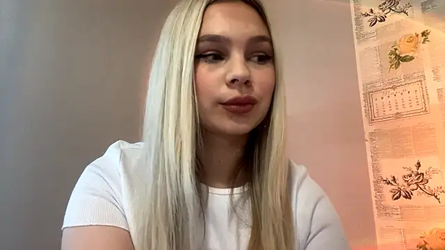 Snapshot of KylaCincotta chatting on September 24, 7:23 am KylaCincotta online show from September 24, 7:23 am