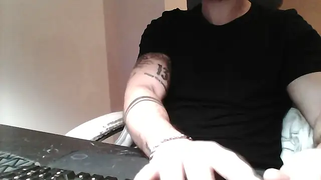 Snapshot of yourfantasy777 chatting on February 28, 8:32 pm yourfantasy777 online show from February 28, 8:32 pm