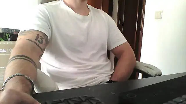 Snapshot of yourfantasy777 chatting on April 11, 3:27 pm yourfantasy777 online show from April 11, 3:27 pm