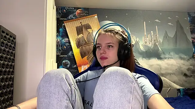 Elira Breeze online show from January 9, 1:36 pm