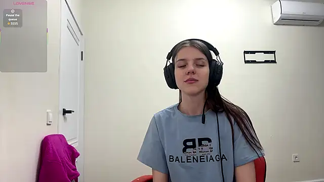 Elira Breeze online show from February 3, 1:16 pm