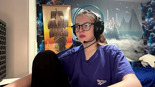 Elira Breeze online show from June 29, 1:22 pm