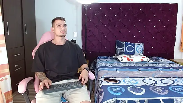 BooyHott  online show from November 8, 6:51 pm