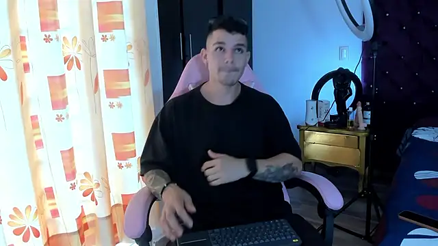 BooyHott  online show from November 24, 7:02 pm