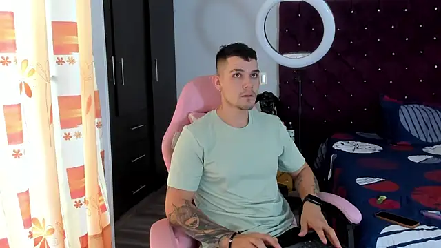 BooyHott  online show from November 26, 6:53 pm