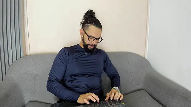 Snapshot of ALUKAR_1 chatting on September 23, 12:30 pm ALUKAR 1 online show from September 23, 12:30 pm