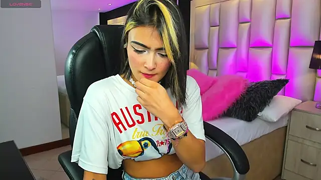 LuisaJonnes  online show from November 6, 3:24 pm