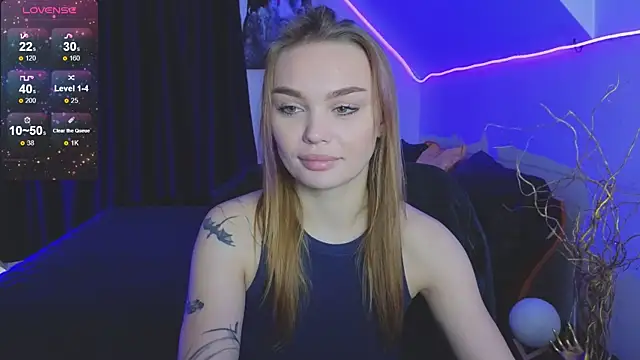 KitsyMoore online show from October 6, 1:08 pm