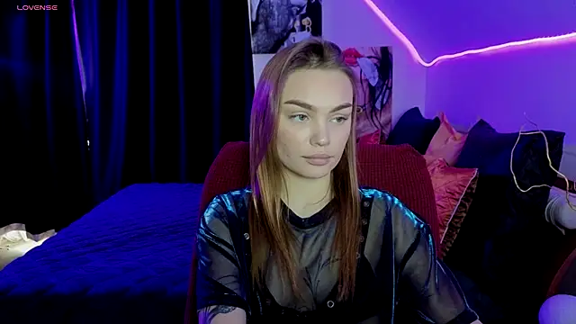 KitsyMoore online show from October 25, 1:29 pm