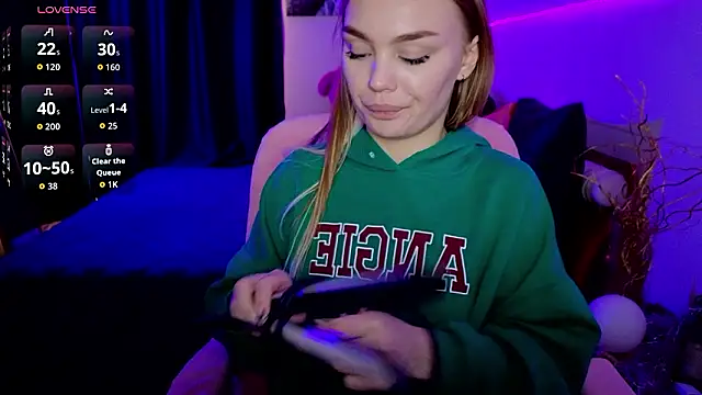 KitsyMoore online show from February 11, 1:16 pm