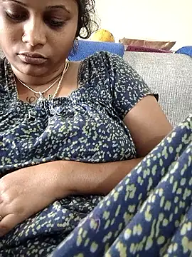 sweetqueen143 online show from January 6, 5:33 am