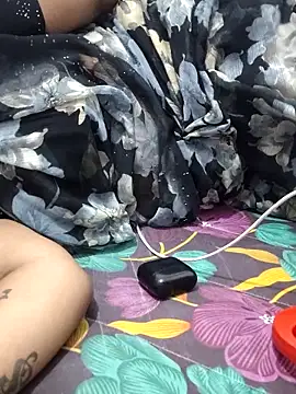 sweetqueen143 online show from April 1, 2:36 pm