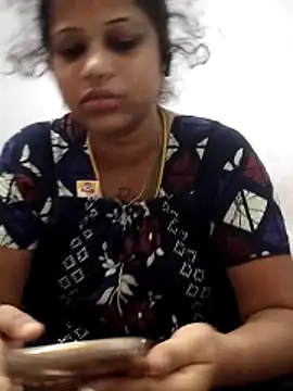 Snapshot of sweetqueen143 chatting on April 4, 4:33 am sweetqueen143 online show from April 4, 4:33 am