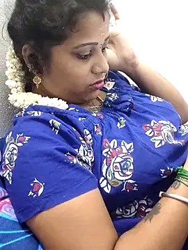 Snapshot of sweetqueen143 chatting on April 5, 5:43 pm sweetqueen143 online show from April 5, 5:43 pm