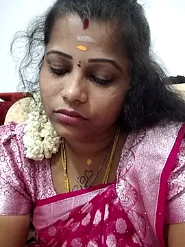 Snapshot of sweetqueen143 chatting on April 15, 10:44 am sweetqueen143 online show from April 15, 10:44 am