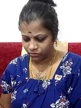 Snapshot of sweetqueen143 chatting on April 19, 2:55 am sweetqueen143 online show from April 19, 2:55 am