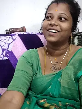 Snapshot of sweetqueen143 chatting on April 27, 6:00 am sweetqueen143 online show from April 27, 6:00 am