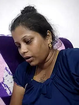 Snapshot of sweetqueen143 chatting on May 2, 3:28 pm sweetqueen143 online show from May 2, 3:28 pm