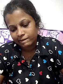 Snapshot of sweetqueen143 chatting on May 3, 3:40 pm sweetqueen143 online show from May 3, 3:40 pm
