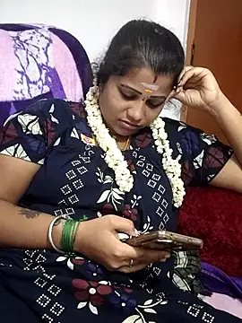 Snapshot of sweetqueen143 chatting on May 5, 5:21 pm sweetqueen143 online show from May 5, 5:21 pm