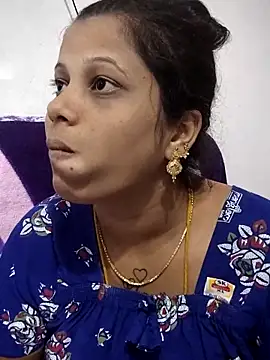 Snapshot of sweetqueen143 chatting on May 12, 3:20 pm sweetqueen143 online show from May 12, 3:20 pm