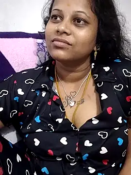 Snapshot of sweetqueen143 chatting on May 16, 3:44 pm sweetqueen143 online show from May 16, 3:44 pm