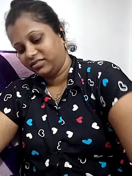 Snapshot of sweetqueen143 chatting on May 17, 6:55 am sweetqueen143 online show from May 17, 6:55 am