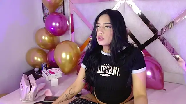 Snapshot of ladymooncs chatting on January 13, 4:40 am ladymooncs online show from January 13, 4:40 am