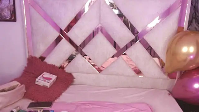 Snapshot of ladymooncs chatting on January 14, 4:18 am ladymooncs online show from January 14, 4:18 am