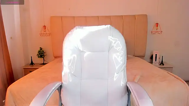 Maddy Rouse1 online show from October 3, 9:45 pm