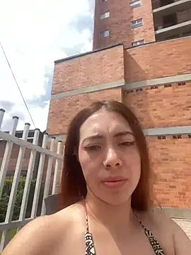 Snapshot of Aliccecullen chatting on May 6, 3:06 pm Aliccecullen online show from May 6, 3:06 pm