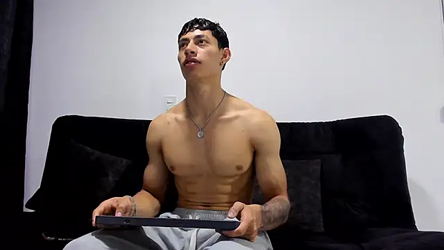 Snapshot of jey_cox23 chatting on December 19, 11:06 am jey cox23 online show from December 19, 11:06 am