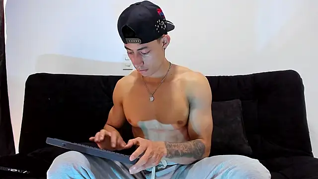 Snapshot of jey_cox23 chatting on February 4, 12:00 pm jey cox23 online show from February 4, 12:00 pm