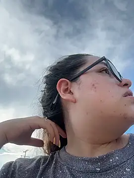 Snapshot of Aphrill chatting on April 4, 9:12 pm Aphrill online show from April 4, 9:12 pm