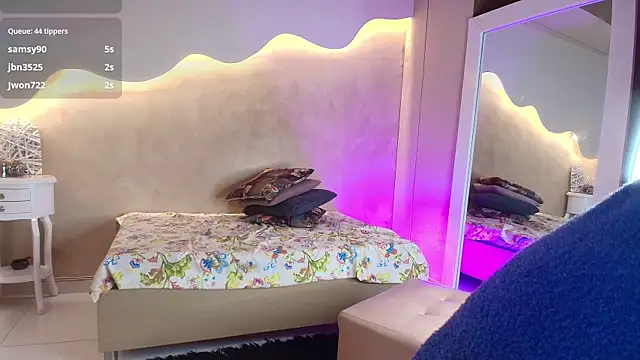 SaraGuzmann online show from January 10, 7:59 pm