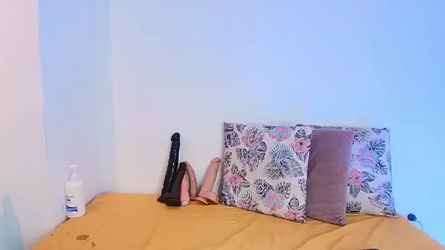 SaraGuzmann online show from March 31, 8:09 pm