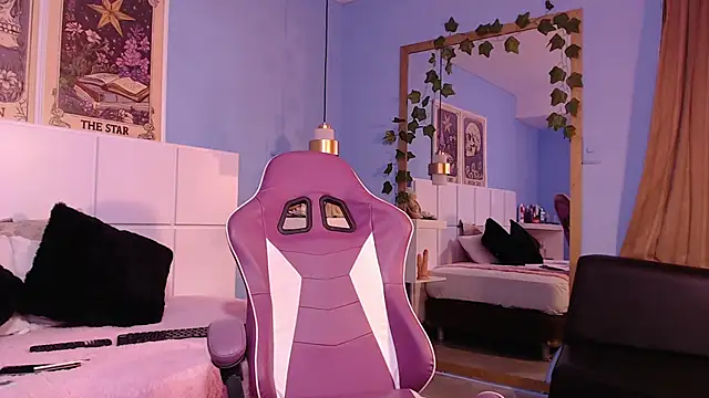 PenelopeBond online show from November 28, 6:05 am