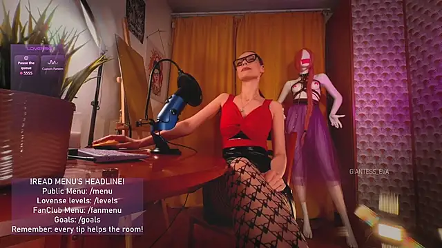 Giantess Eva online show from May 17, 7:21 pm