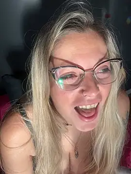 julietacollins11 online show from May 20, 12:55 pm