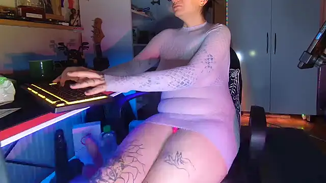 creameerryy21 online show from November 24, 10:31 pm