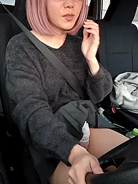 Snapshot of takusaki223 chatting on February 1, 5:50 am takusaki223 online show from February 1, 5:50 am