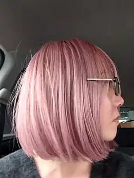 Snapshot of takusaki223 chatting on March 8, 3:43 am takusaki223 online show from March 8, 3:43 am