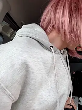 Snapshot of takusaki223 chatting on March 17, 1:10 am takusaki223 online show from March 17, 1:10 am