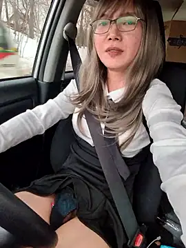 Snapshot of takusaki223 chatting on March 23, 1:42 am takusaki223 online show from March 23, 1:42 am