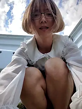 Snapshot of takusaki223 chatting on April 5, 3:36 am takusaki223 online show from April 5, 3:36 am