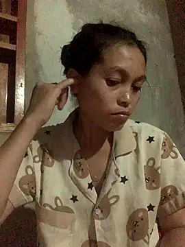 Snapshot of Halyy_xx chatting on October 2, 2:24 pm Halyy xx online show from October 2, 2:24 pm