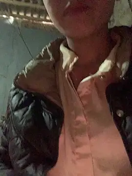 Snapshot of Halyy_xx chatting on December 14, 5:35 am Halyy xx online show from December 14, 5:35 am