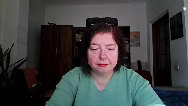 Snapshot of Violet_Pulse chatting on April 6, 8:37 am Violet Pulse online show from April 6, 8:37 am